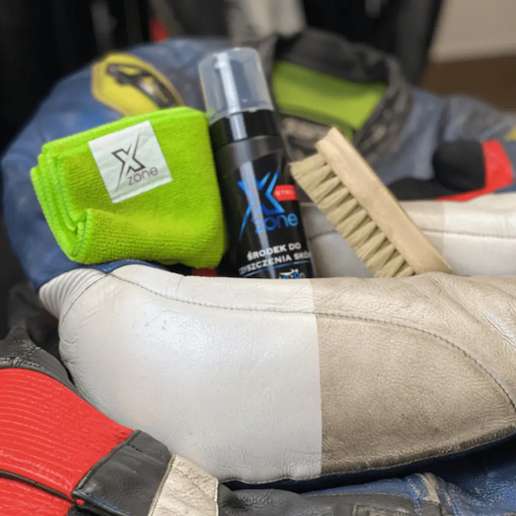 Środek_do_czyszczenia_odzieży_skórzanej_Normal_1.webp